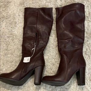 Heeled brown boots